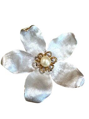 Vintage L Gold-Tone White Flower Brooch Faux Pearl Center 5-Petal Design Pin
